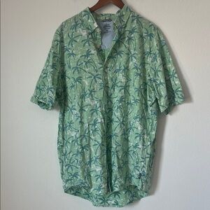 IZOD Green Palm Tree Print Tall Fit Short Sleeve Button Down Shirt